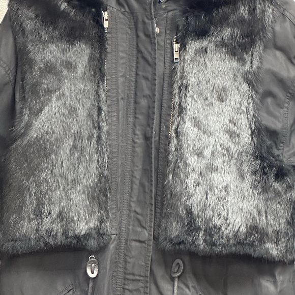 Andrew Marc fur accented black coat size medium - Picture 2 of 7
